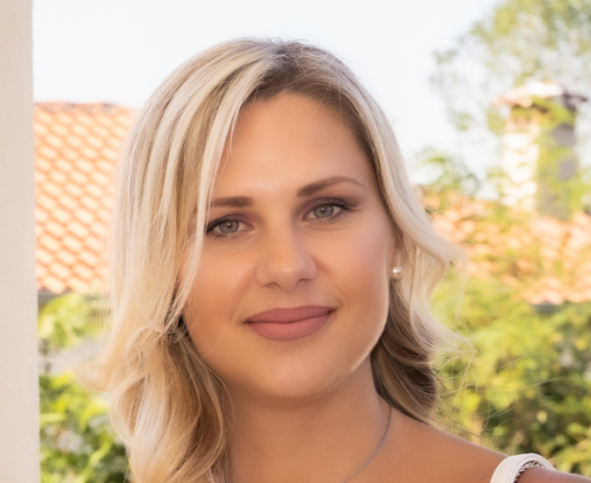 Οι απόφοιτοι στο προσκήνιο -Χρύσα Μπαχαρίδου